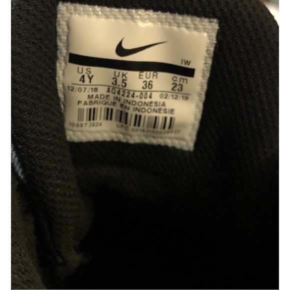 Nike Big Kid Team Hustle D9 Basketball Shoes Size 4 Youth - Picture 8 of 11